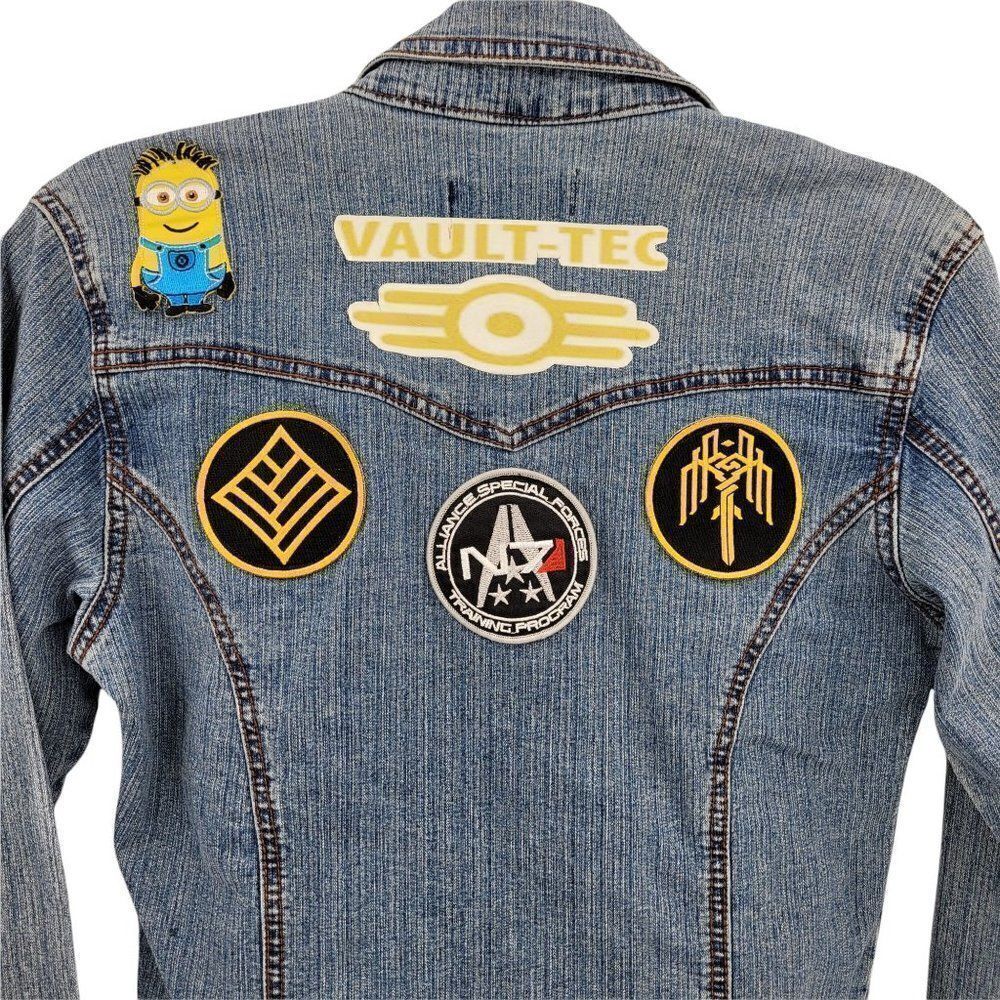 AC 3998 Upcycled Patches Stretch Jean Jacket‎ Light Wash Minion Patch Button
